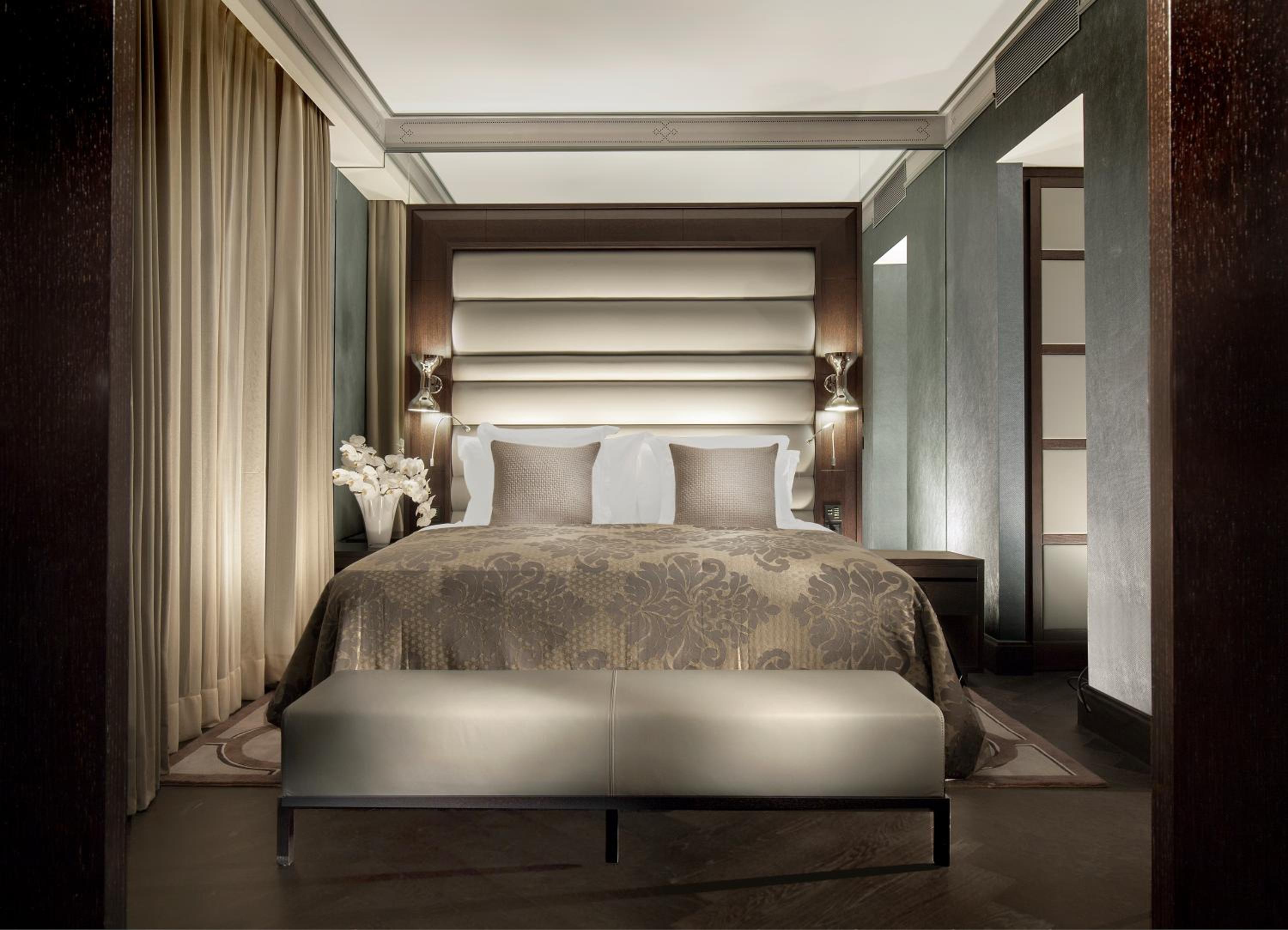 SAVOY, SUITE