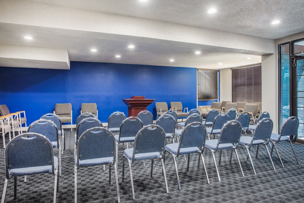 Days Inn By Wyndham College Park Airport Best Road 40/55