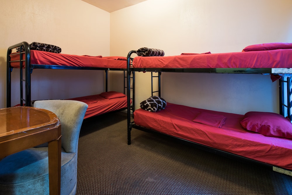 European Hostel 42/51