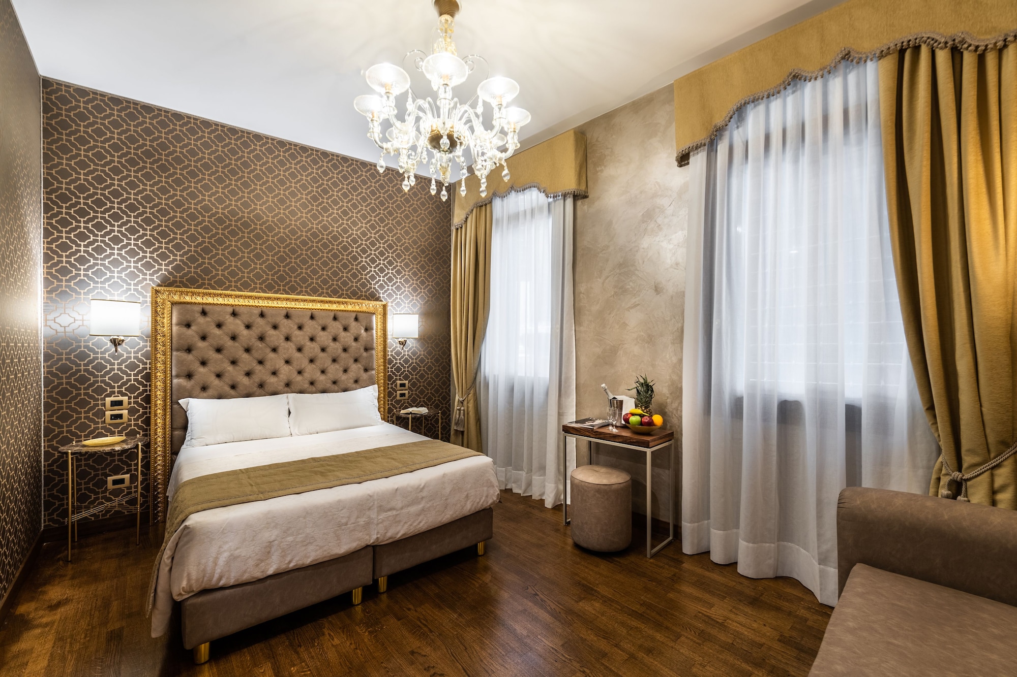 SUPERIOR, DOUBLE OR TWIN BED