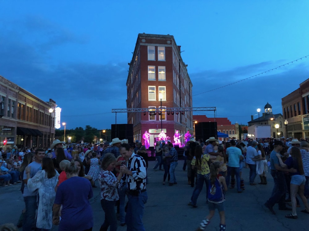 Frontier Hotel Pawhuska 26/29