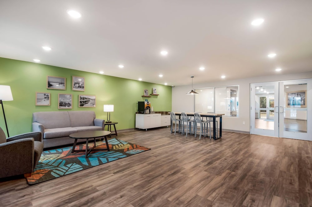 WoodSpring Suites Tampa Airport North Veterans Expressway 34/40