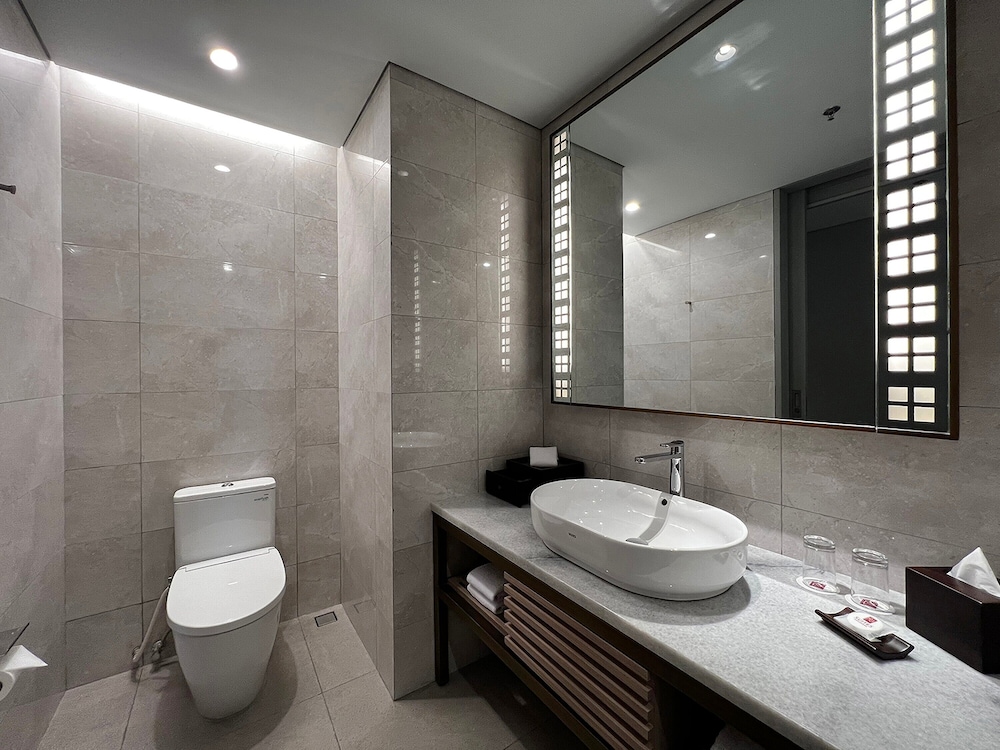 Ra Suites Simatupang 48/50