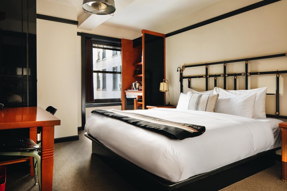 ROOM, KING BED, ACCESSIBLE