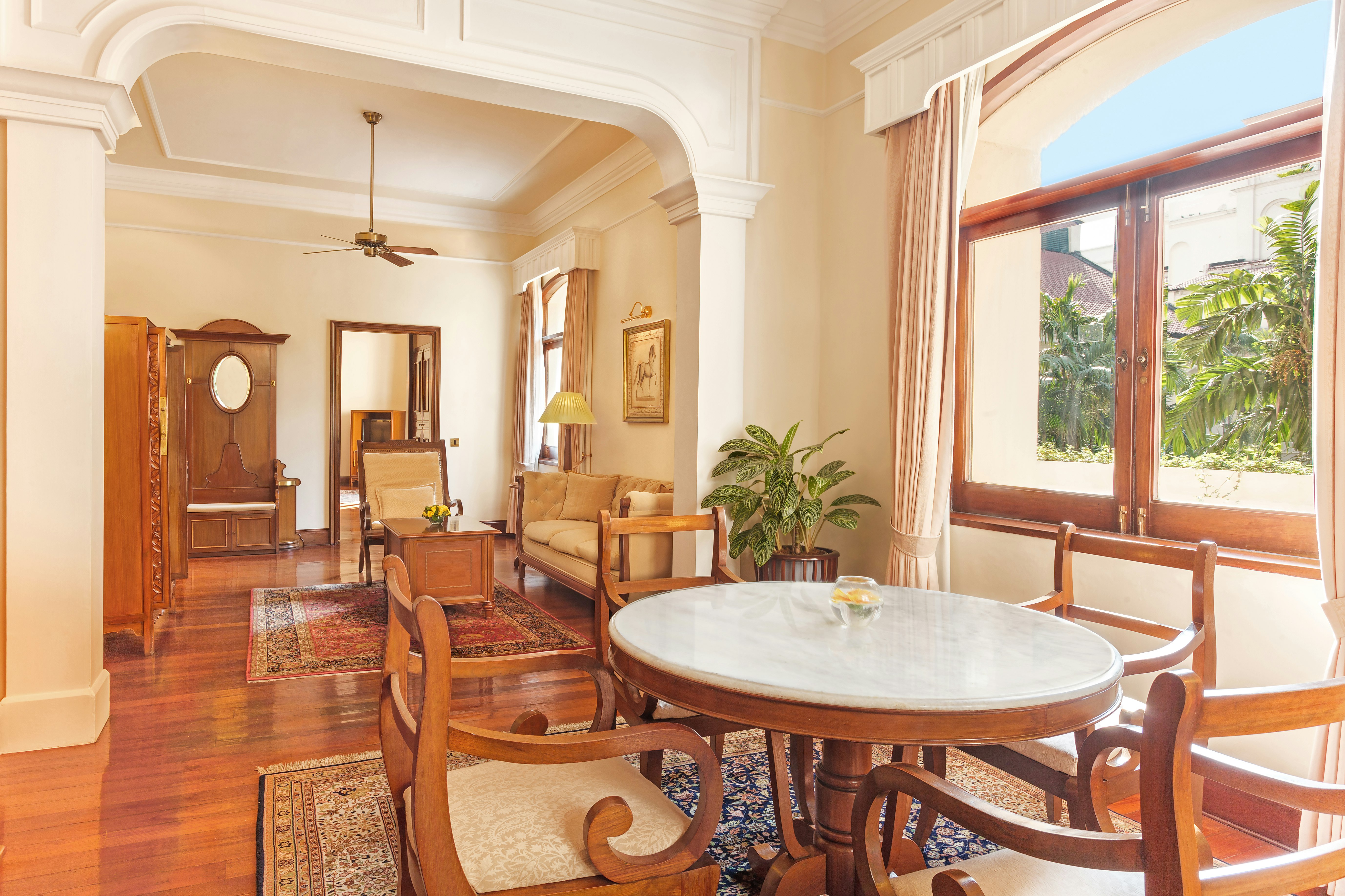 THE OBEROI GRAND 64/81