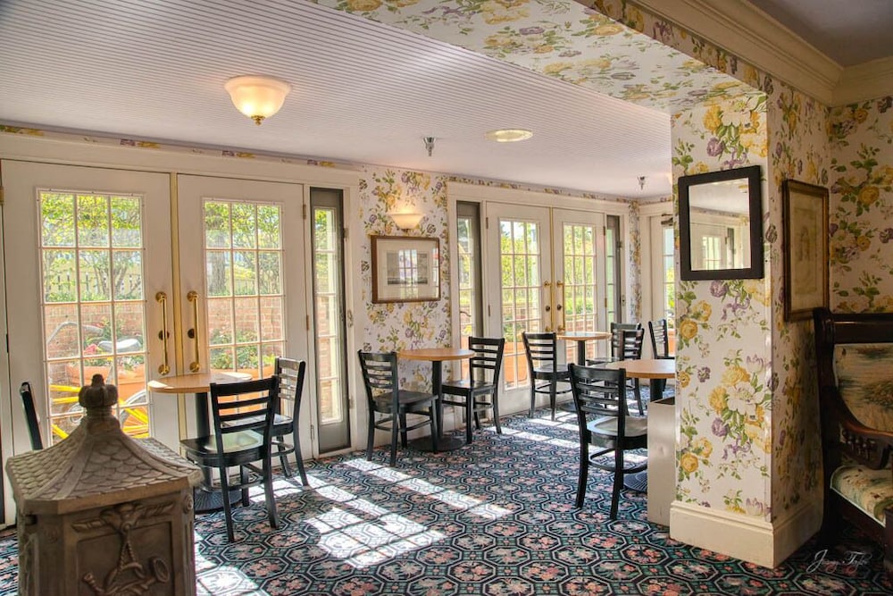 Inn on Mackinac 37/50