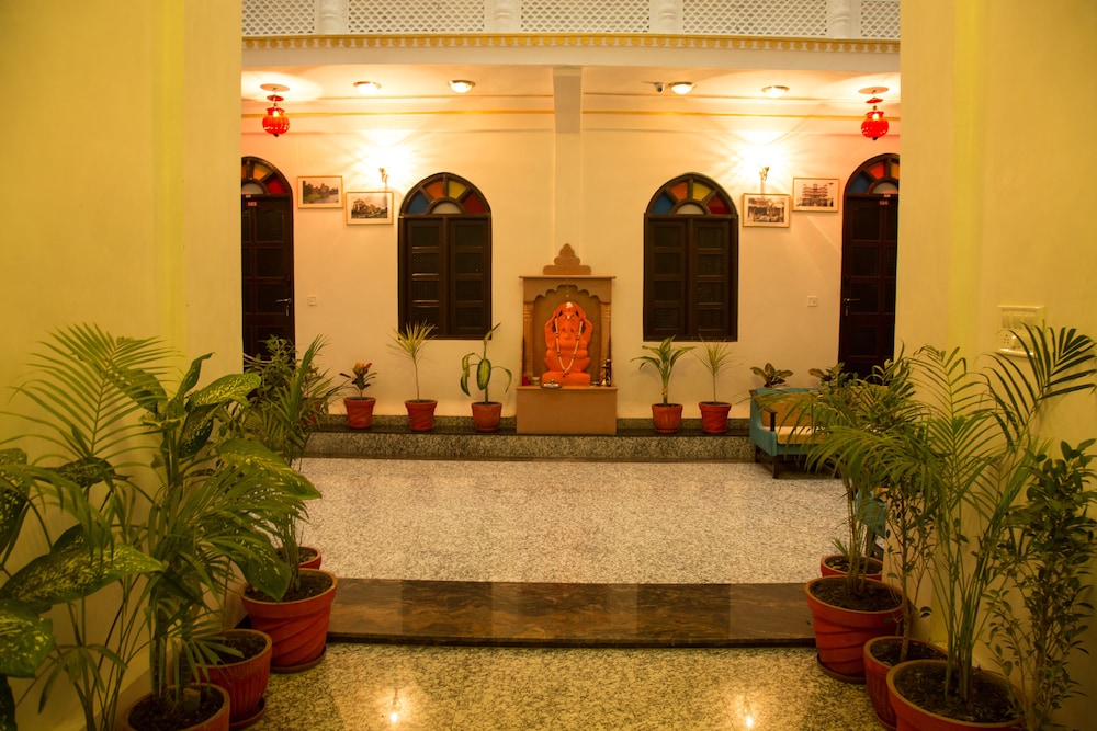 Hotel Nahargarh Palace 8/18