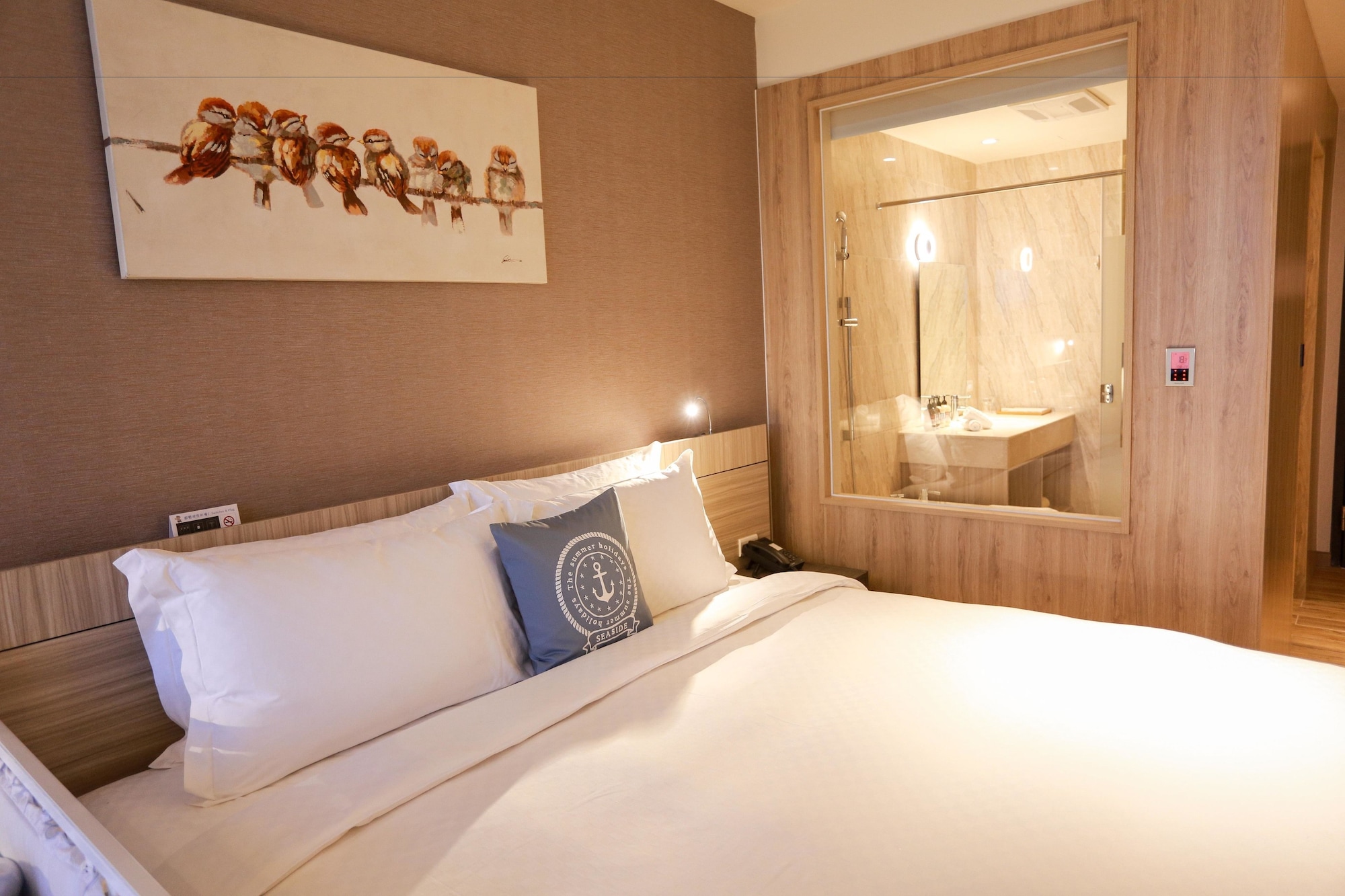 STANDARD, DOUBLE BED, CITY VIEW