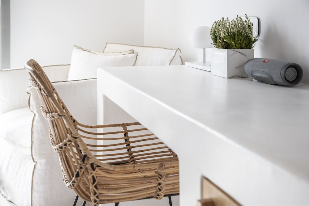 Adorno Beach Hotel and Suites 37/76