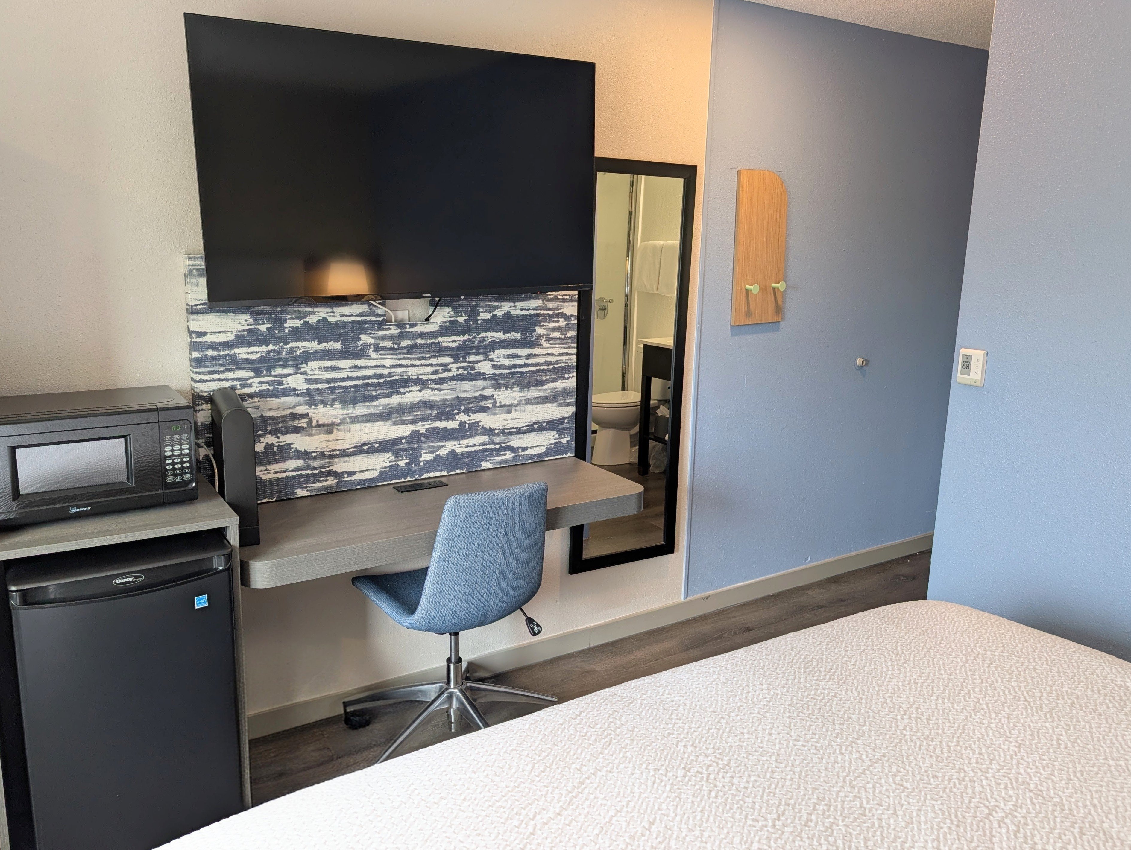 Econo Lodge Inn Suites Greenville 58/69