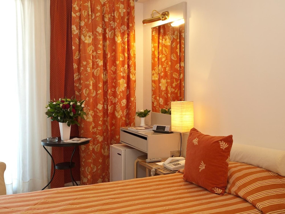 The Park Hotel Piraeus 18/28