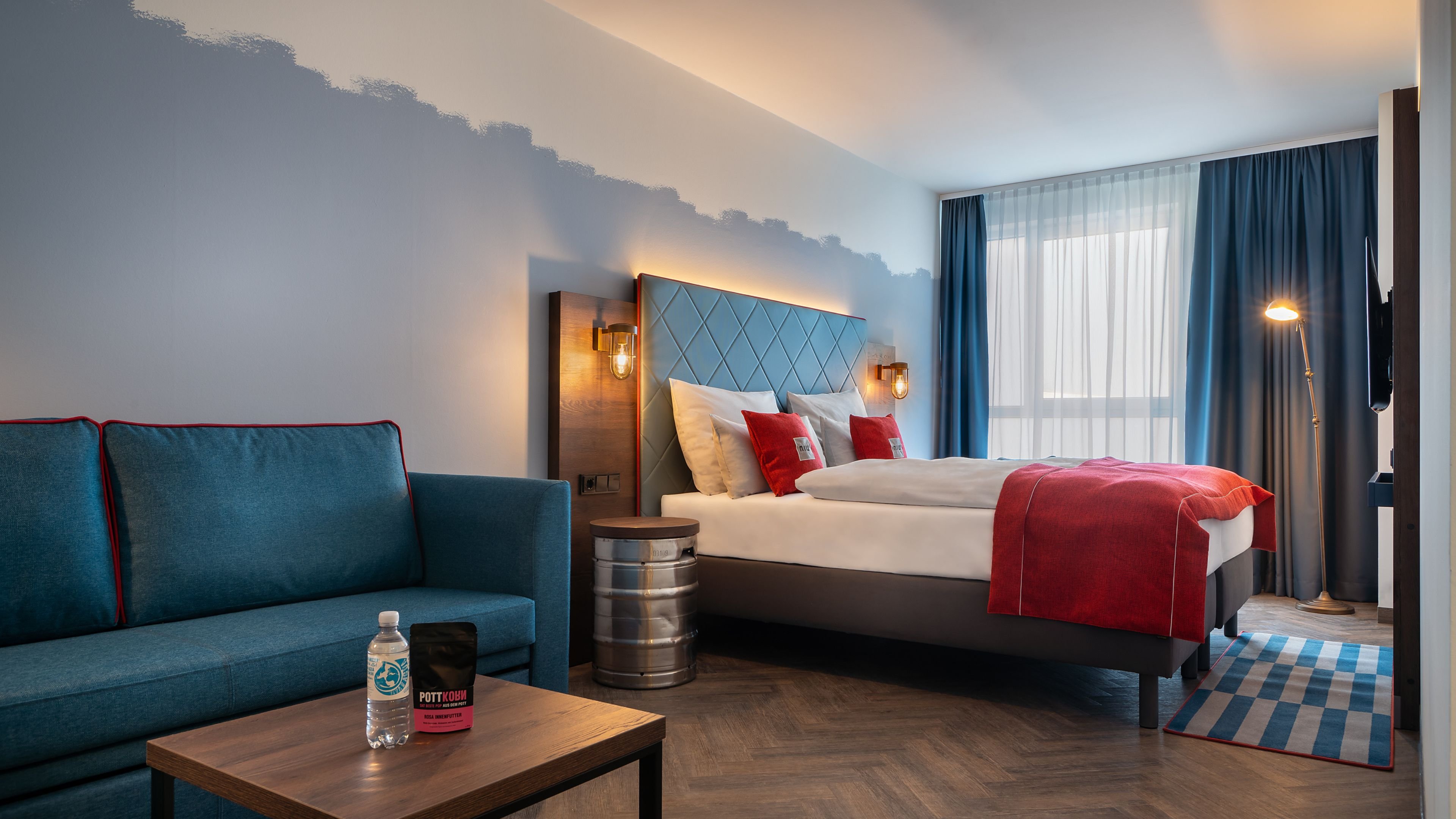 غرفة بريميوم بسرير كوين مع أريكة، Holiday Inn - the niu, Keg Hamburg Ost, an IHG Hotel 3/4