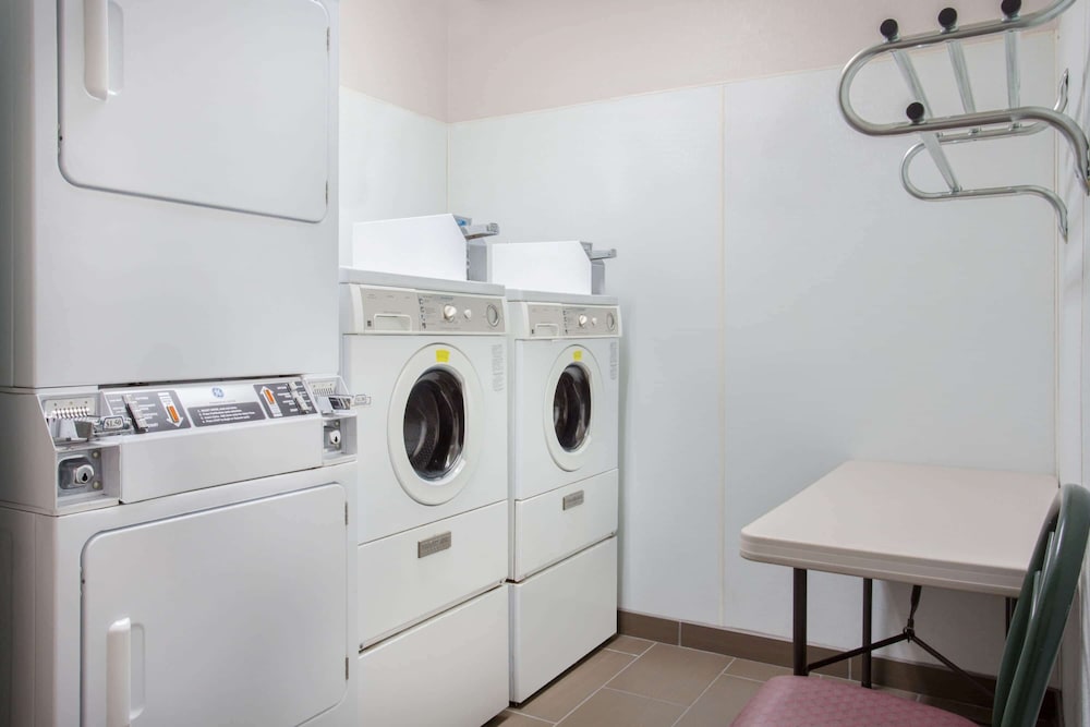 Microtel Inn & Suites by Wyndham Leesburg/Mt Dora 13/38
