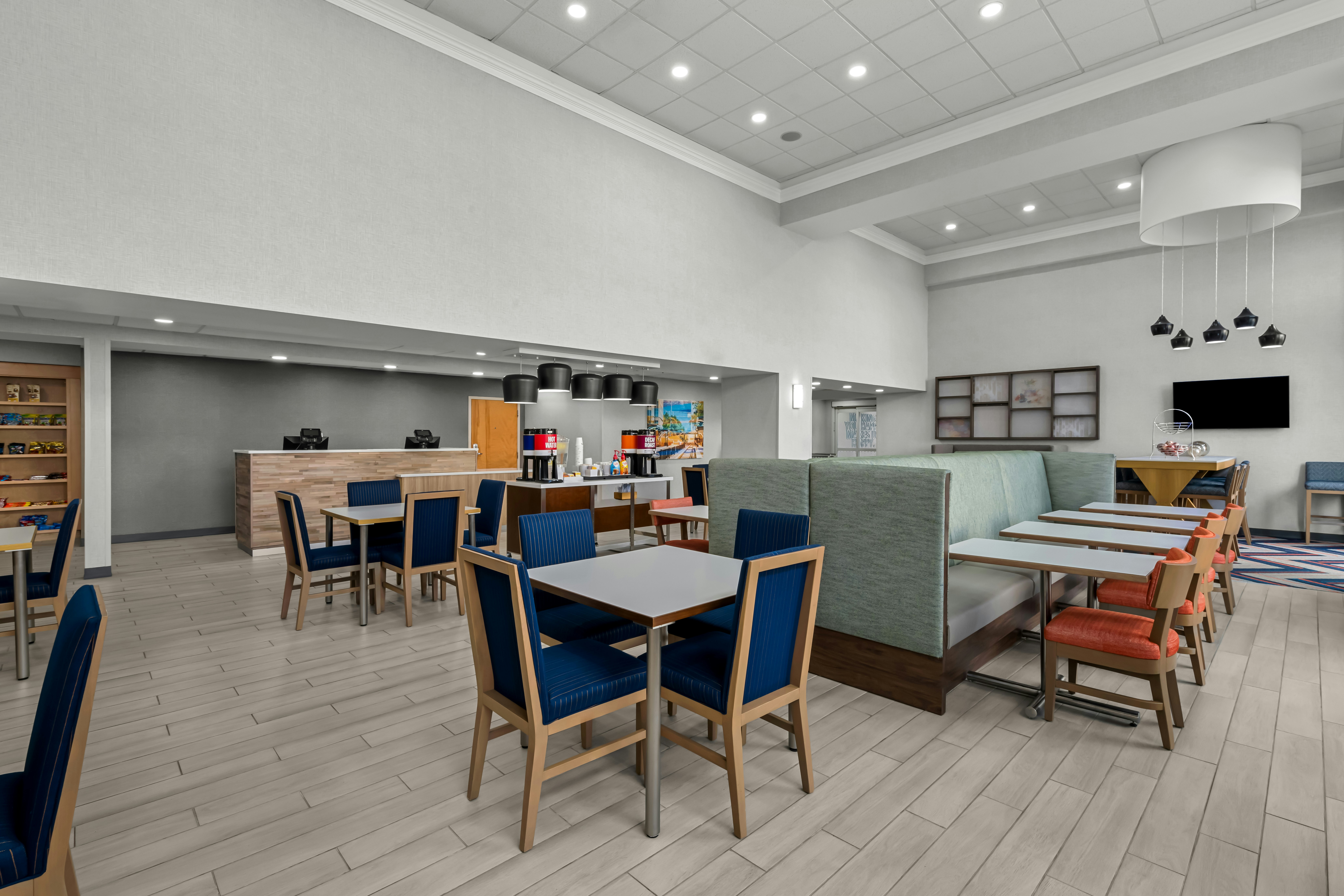 Hampton Inn and Suites Charlotte Airport 38/63