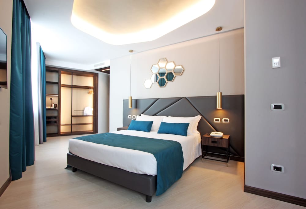 The Hive Hotel 8/50