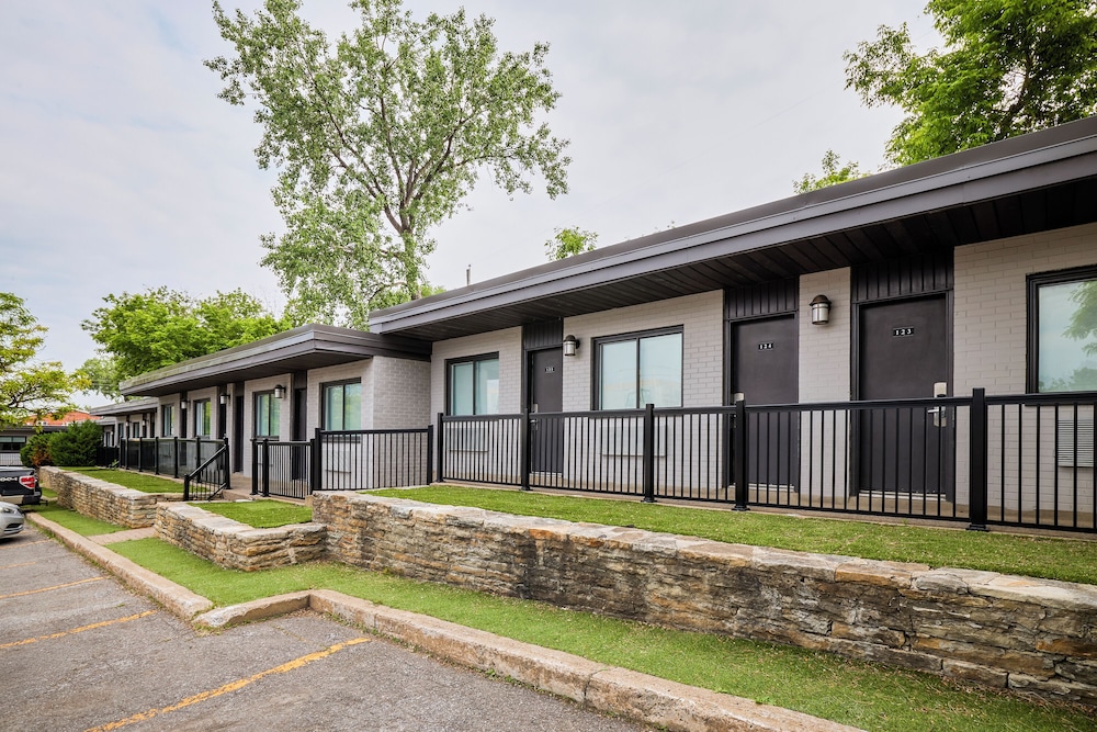 Motel Newstar Laval 3/38