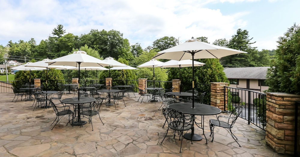 Meadowbrook Inn And Suites 43/45
