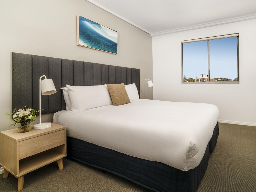 1 BEDROOM, TOWER, COURTYARD, APARTMENT