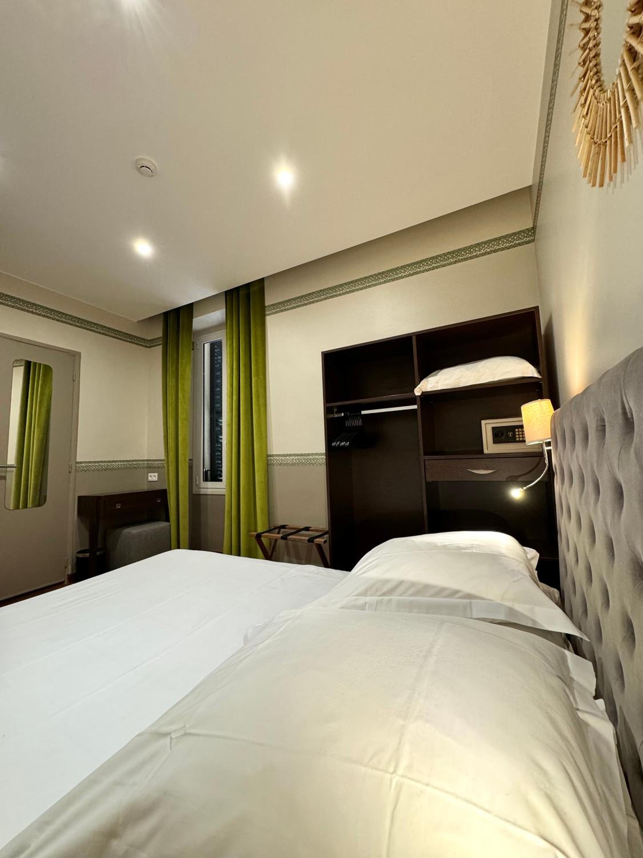 Hotel Restaurant Christophe Colomb 16/50