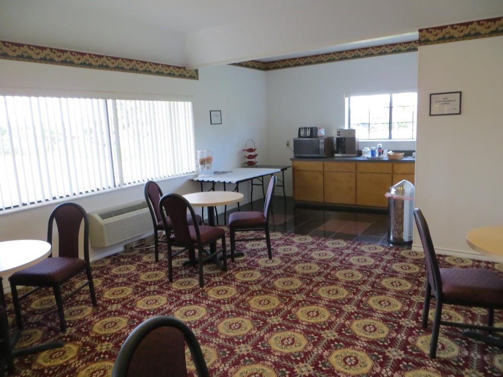 The Executive Inn Suites 51/67