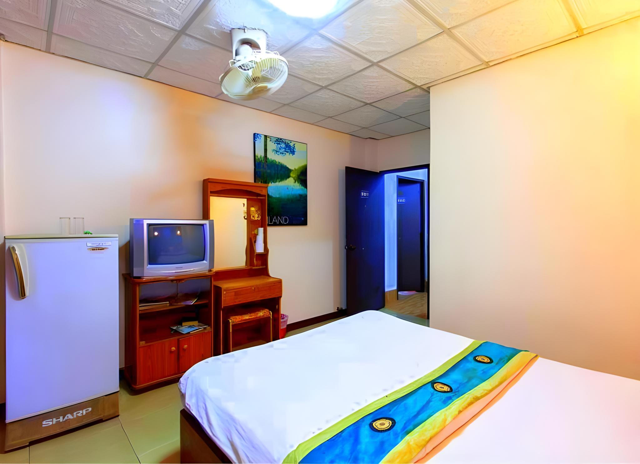 DELUXE, DOUBLE BED