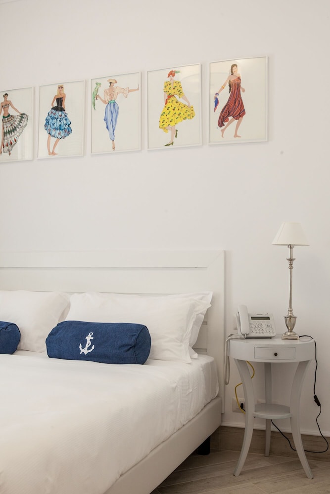 Marina Hotel Charming Rooms 15/47
