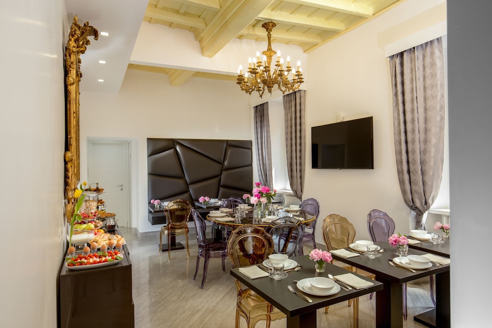 GCF Luxury Suites Guest House 56/70