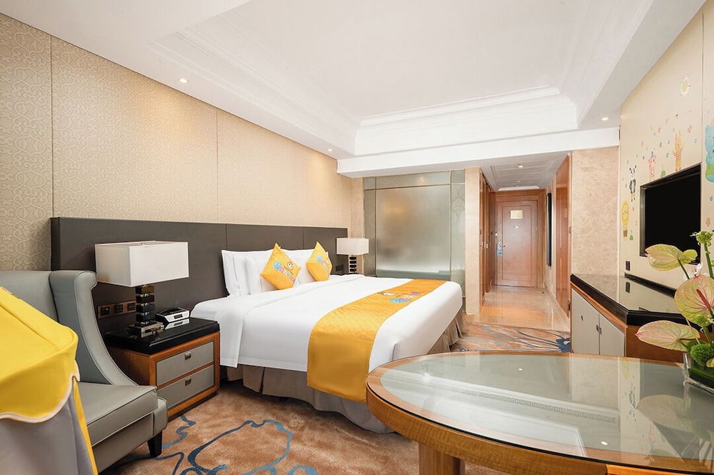 DELUXE, FAMILY, KING BED, LARGE
