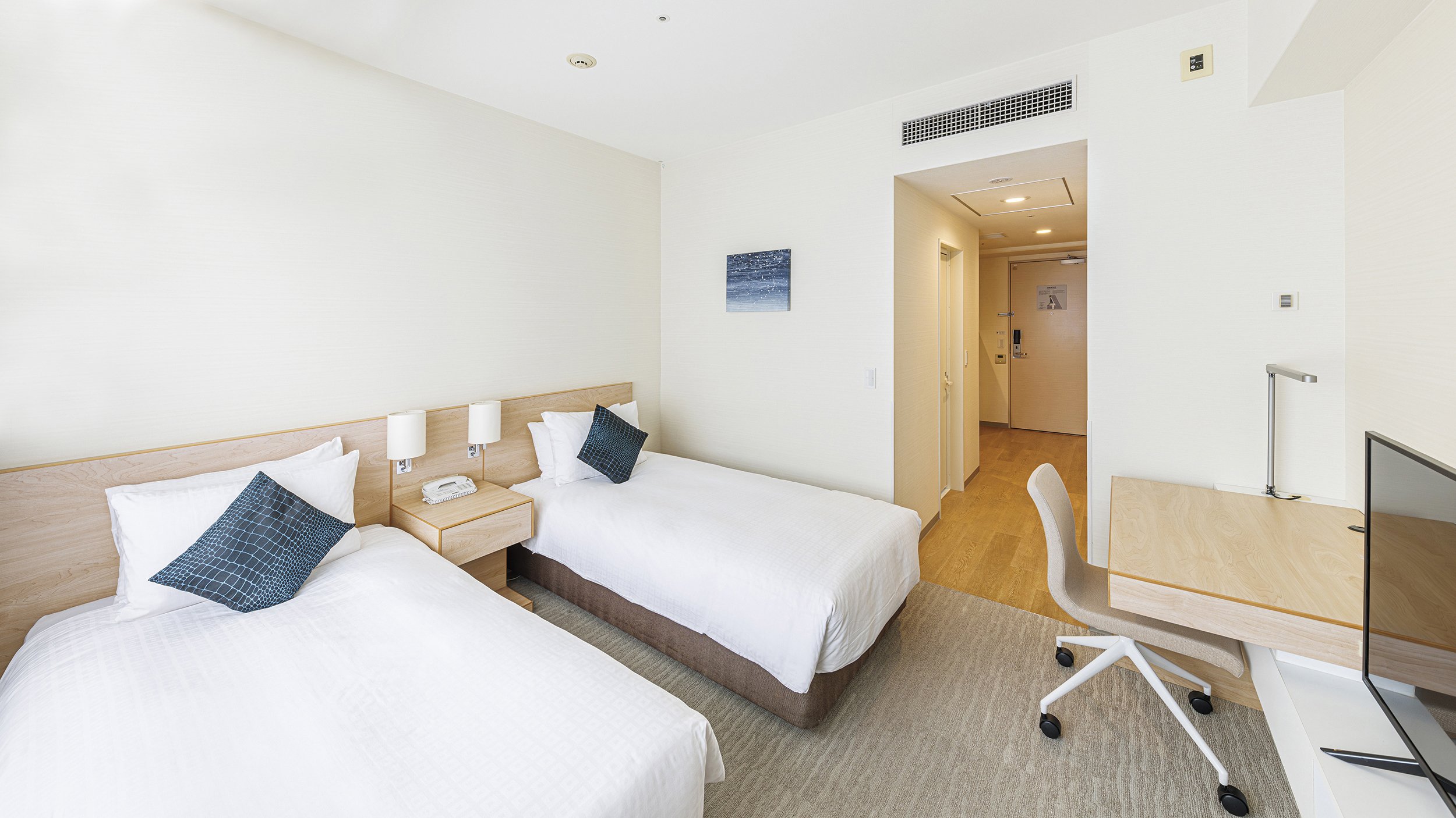 DELUXE, STUDIO, TWIN BEDS
