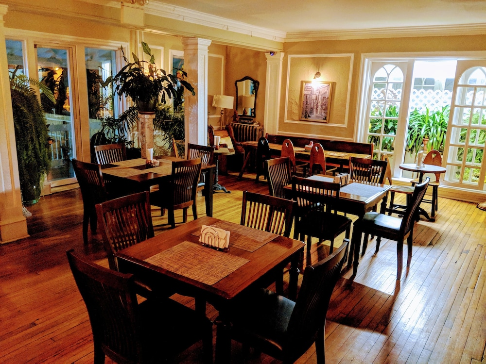 Chelsea Pub & Inn 30/50