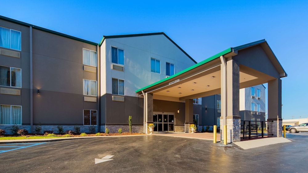 Best Western Plus Russellville Hotel & Suites 1/32