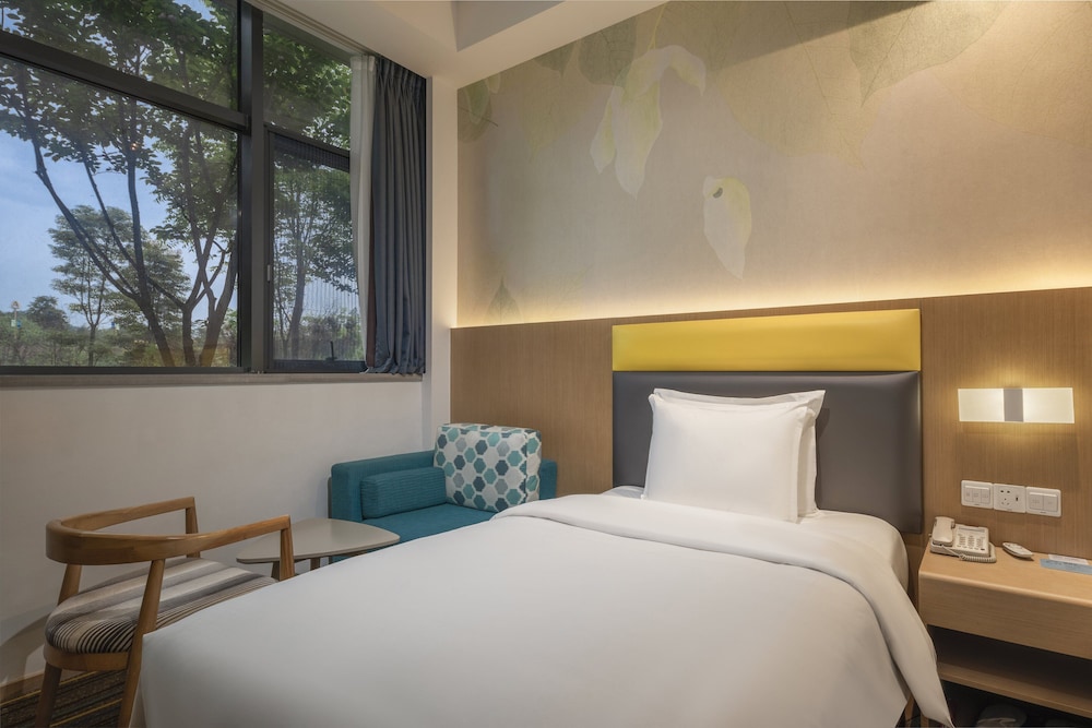 HOLIDAY INN EXPRESS EMEI MOUNTAIN 16/69