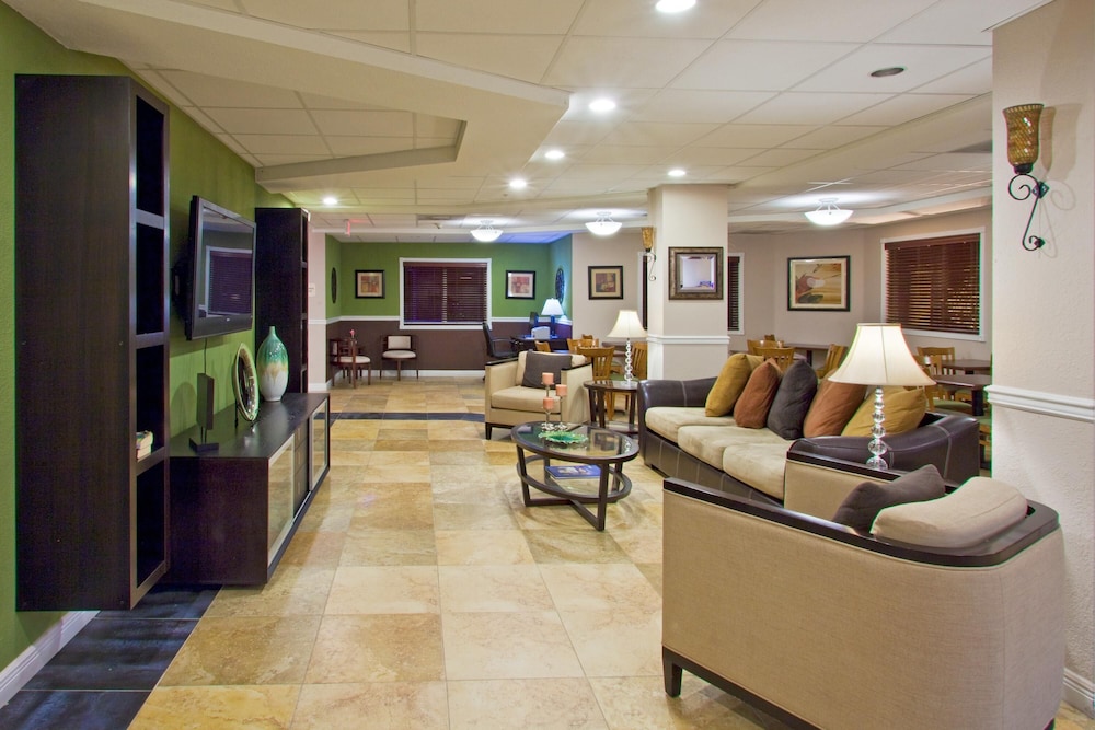 Holiday Inn Express West Palm Beach Metrocentre 54/74