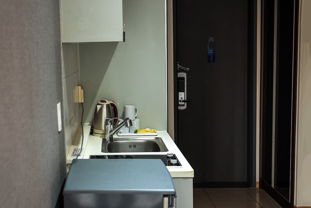 Brown Suites Sinchon Central 37/48