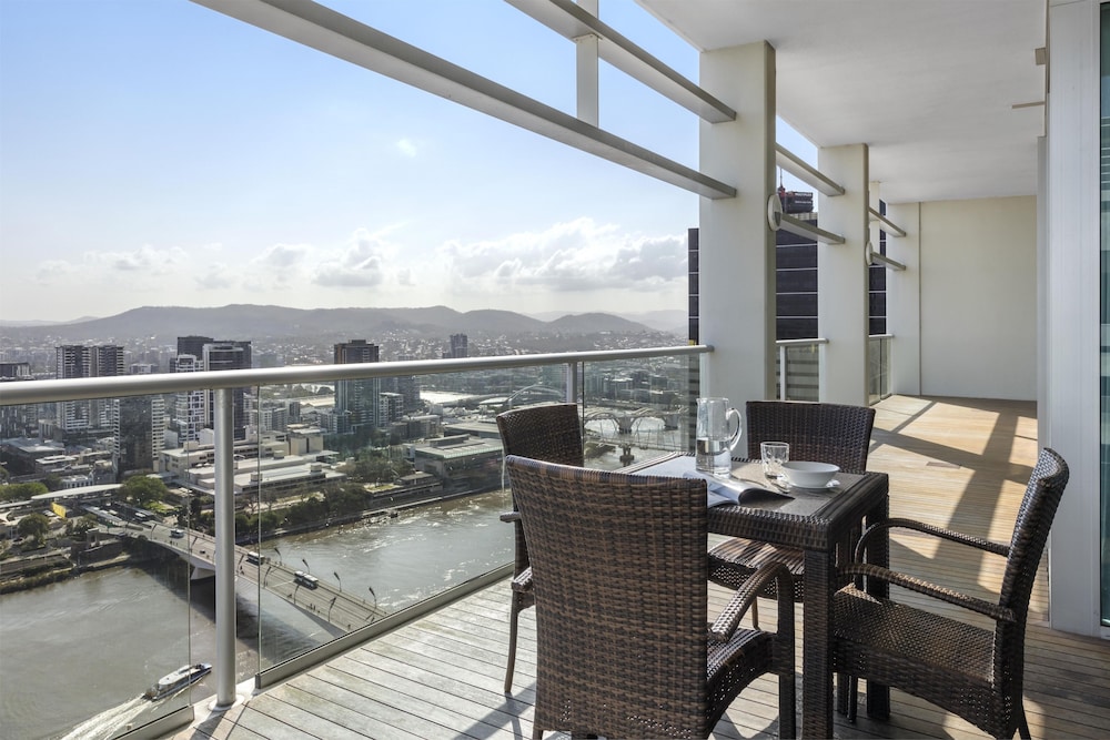 Oaks Brisbane Casino Tower Suites 36/50
