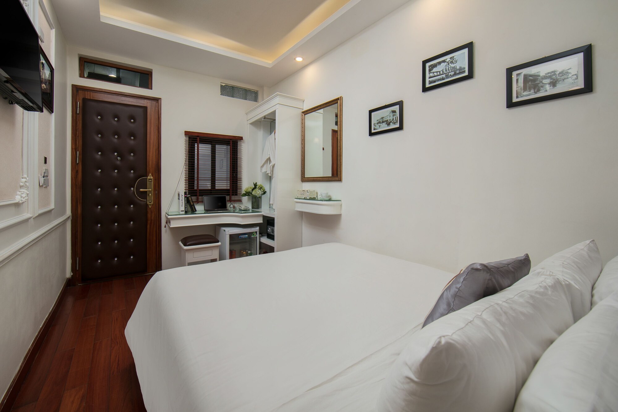 DELUXE, QUEEN BED