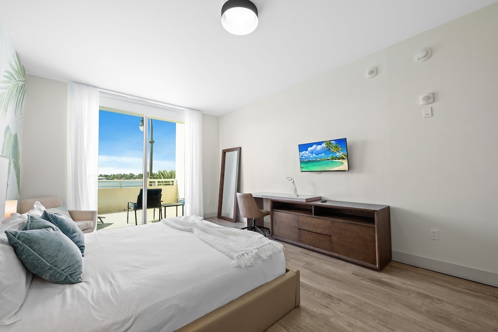 COSTA HOLLYWOOD BEACH RESORT 25/72
