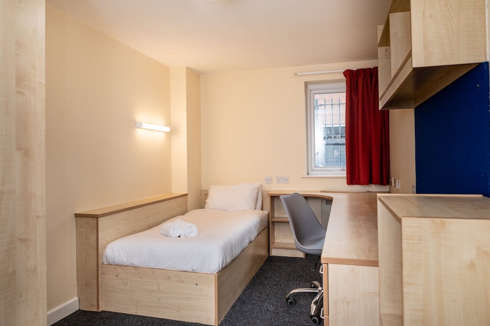 Albert Court Campus Accommodation 4/15
