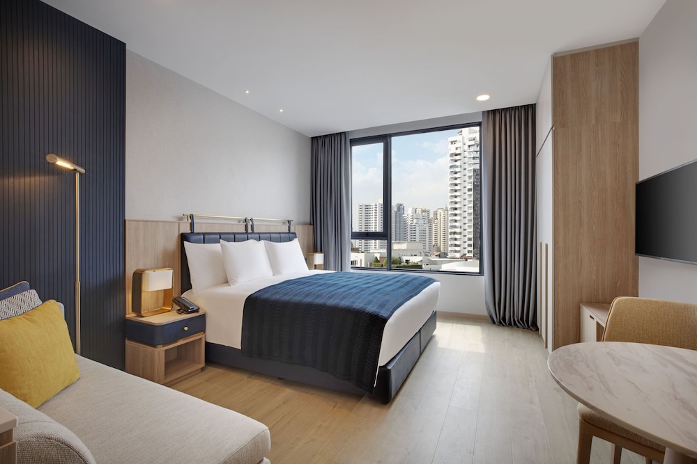 Staybridge Suites Bangkok Thonglor 17/80