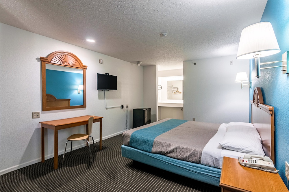 Motel6 Azle, TX 21/38