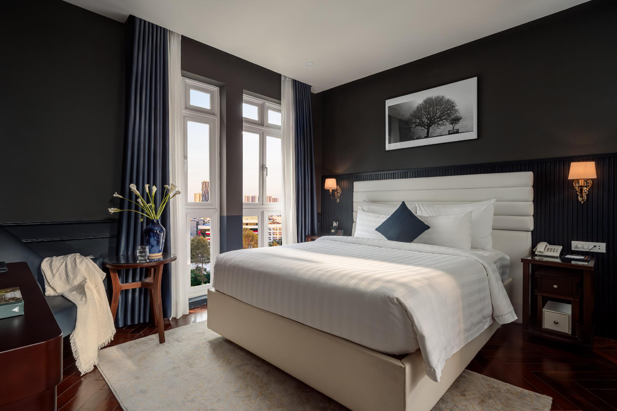 DELUXE, CITY VIEW