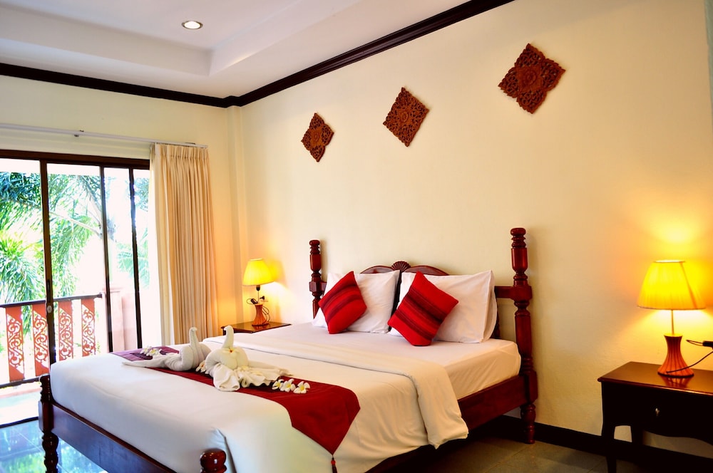 LANTA SEAFRONT RESORT 17/66