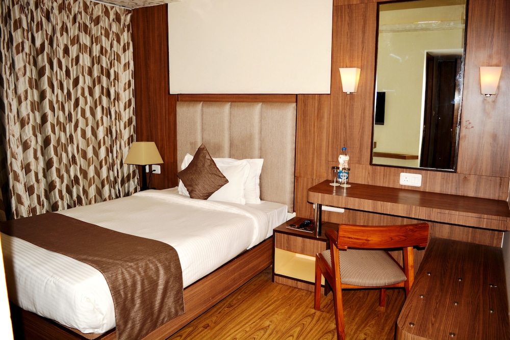 Krrish Clarks Inn 7/16