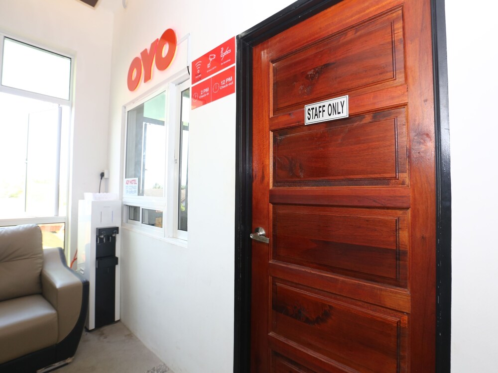 OYO 89678 Ady Hotel 8/23