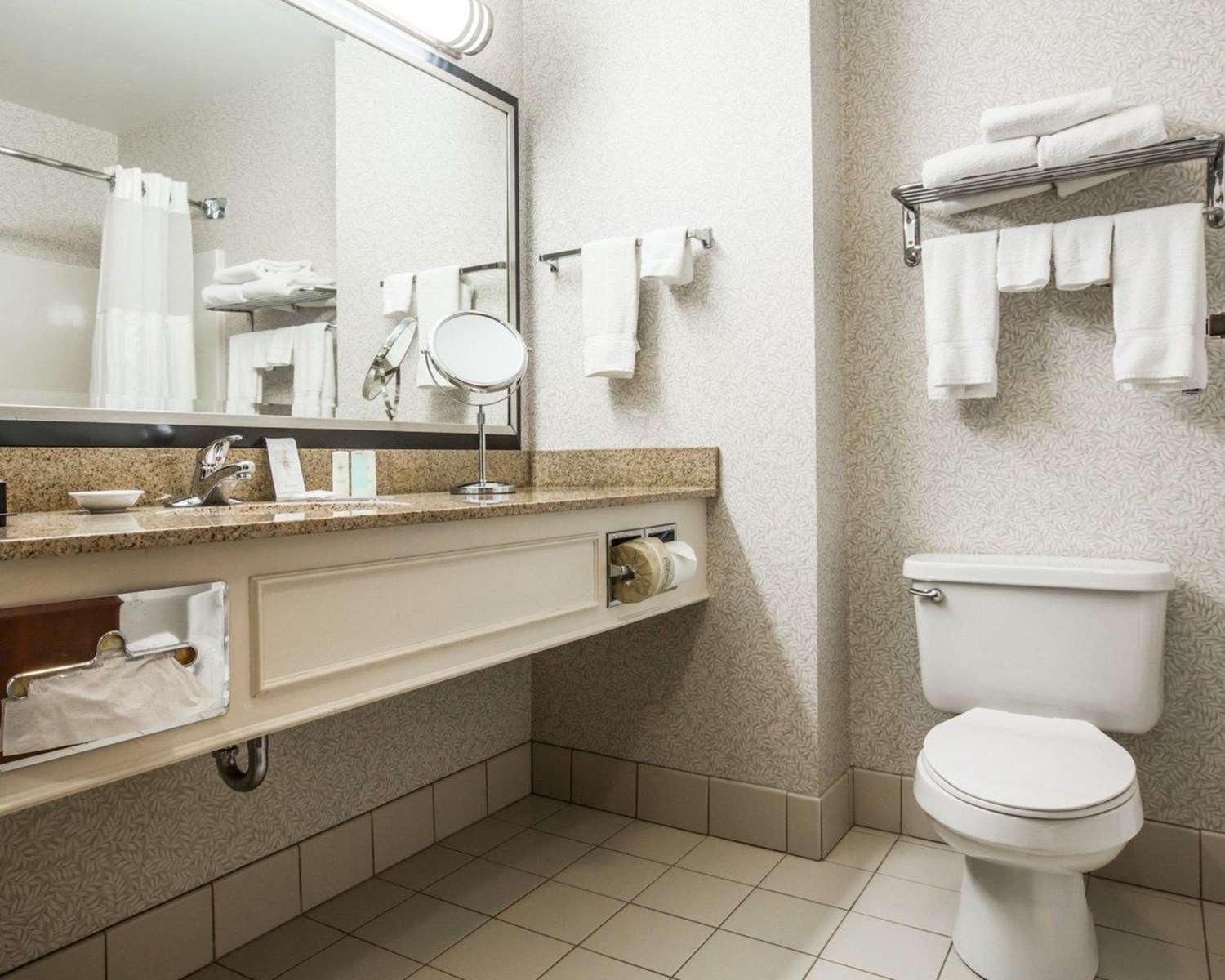Comfort Inn and Suites Near Burke Mountain Saint Johnsbury, VT 29/32