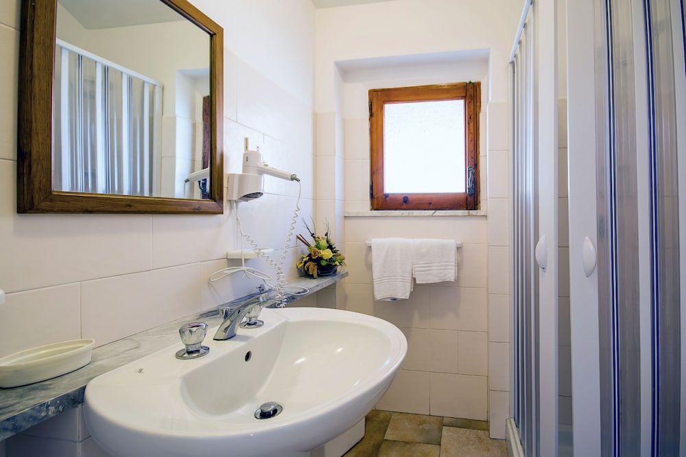 Le Roccette Mare Beach Hotel & Restaurant 29/35