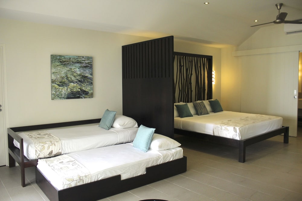 Bure, Deluxe, King and Twin Beds, Beach Front