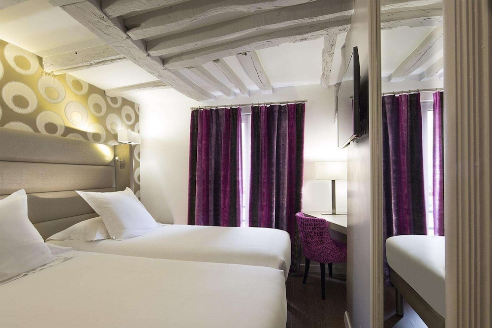 ROOM, TWIN BEDS
