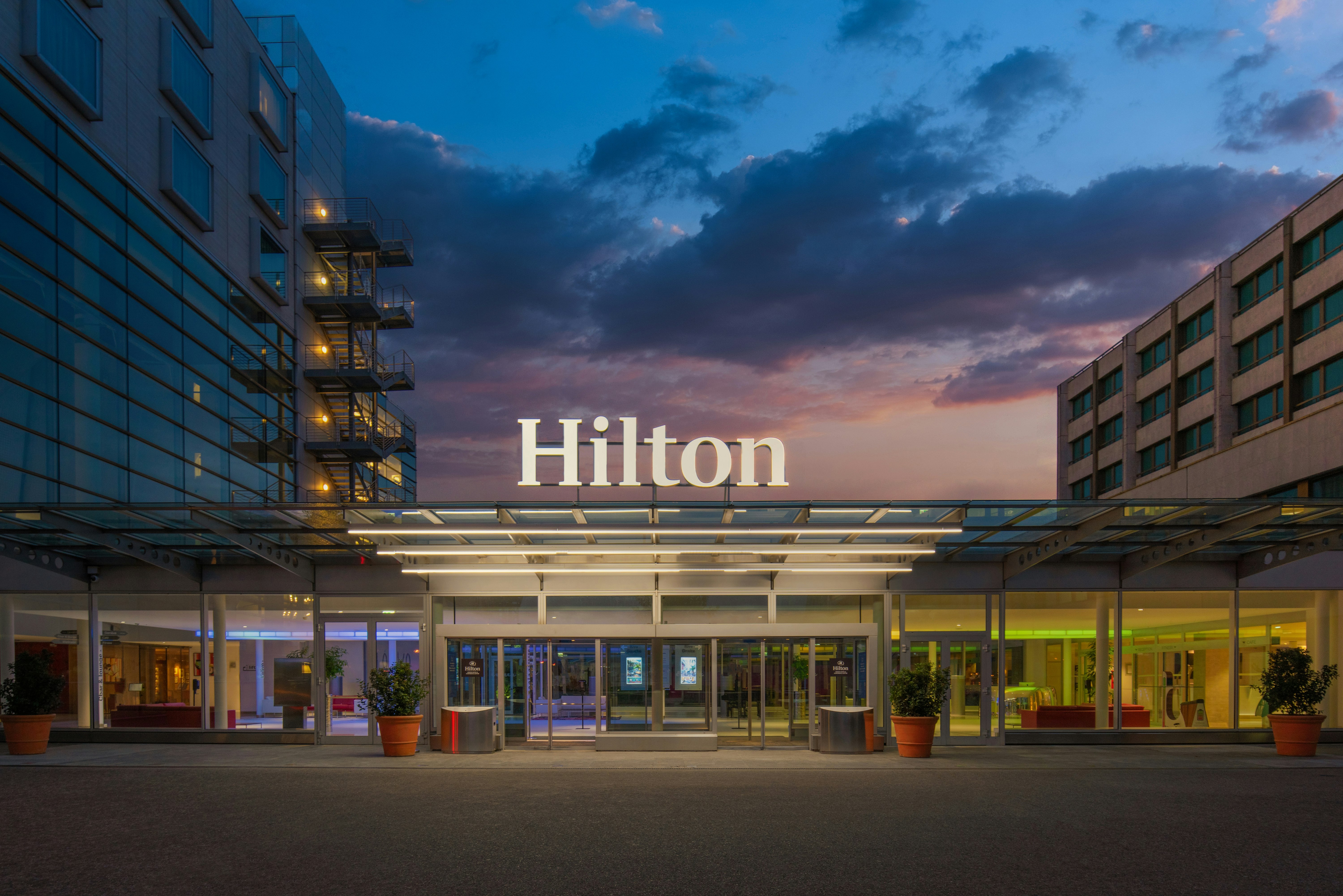 Hilton Geneva Hotel and Conference Centre (EX-Starling E EX-Crowne) 6/81