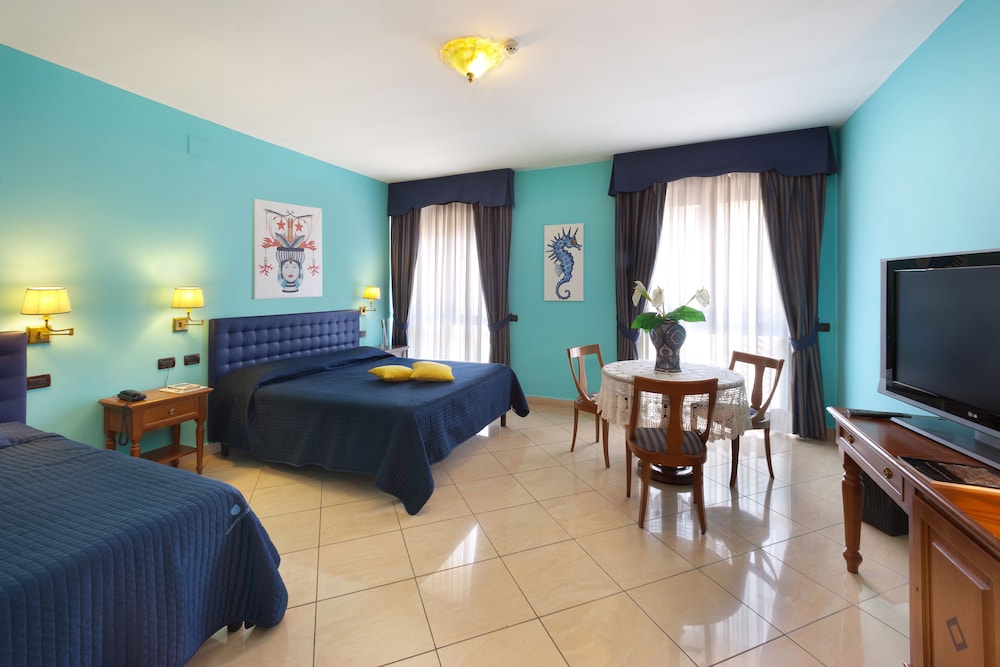 ROOM, TRIPLE